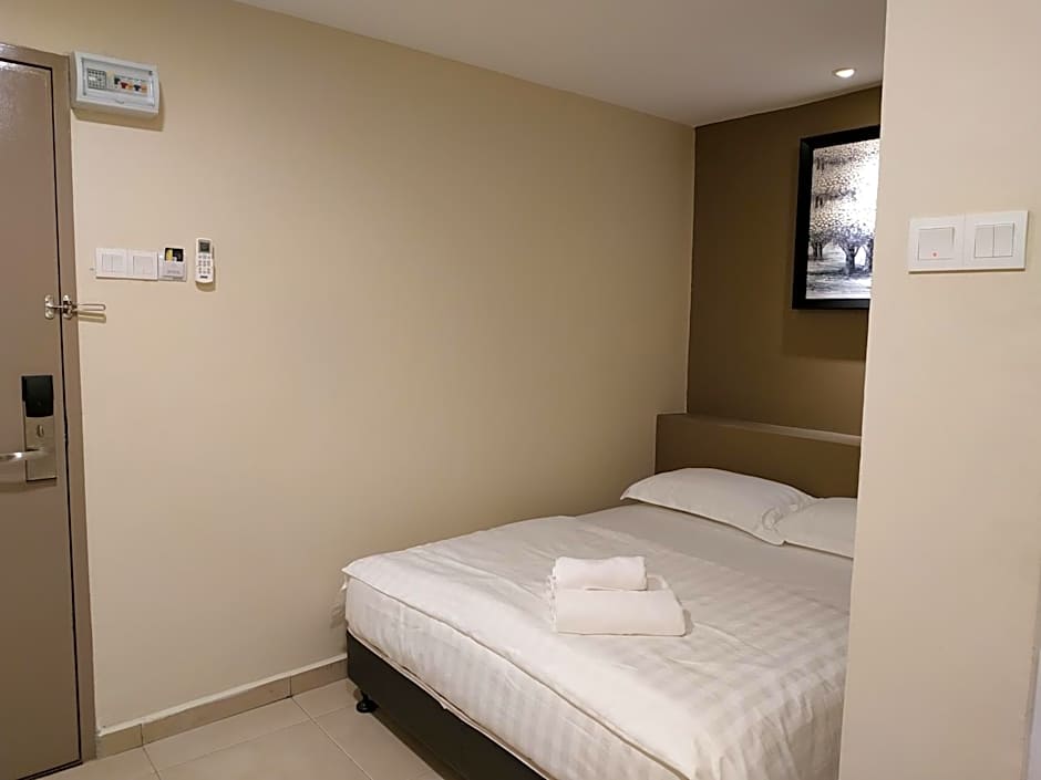 Photo 1 of 5 of Standard 1 Queen Bed