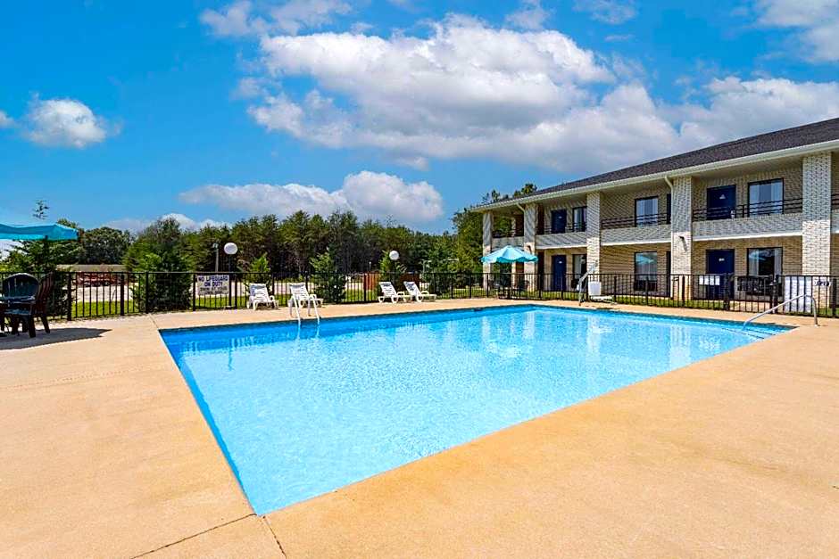 Days Inn by Wyndham Spartanburg Waccamaw