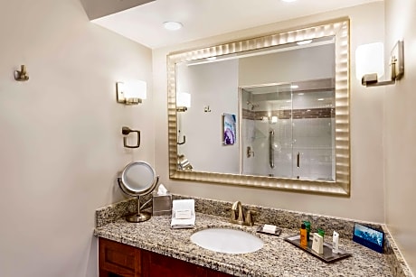 1 King Bed Higher Floor