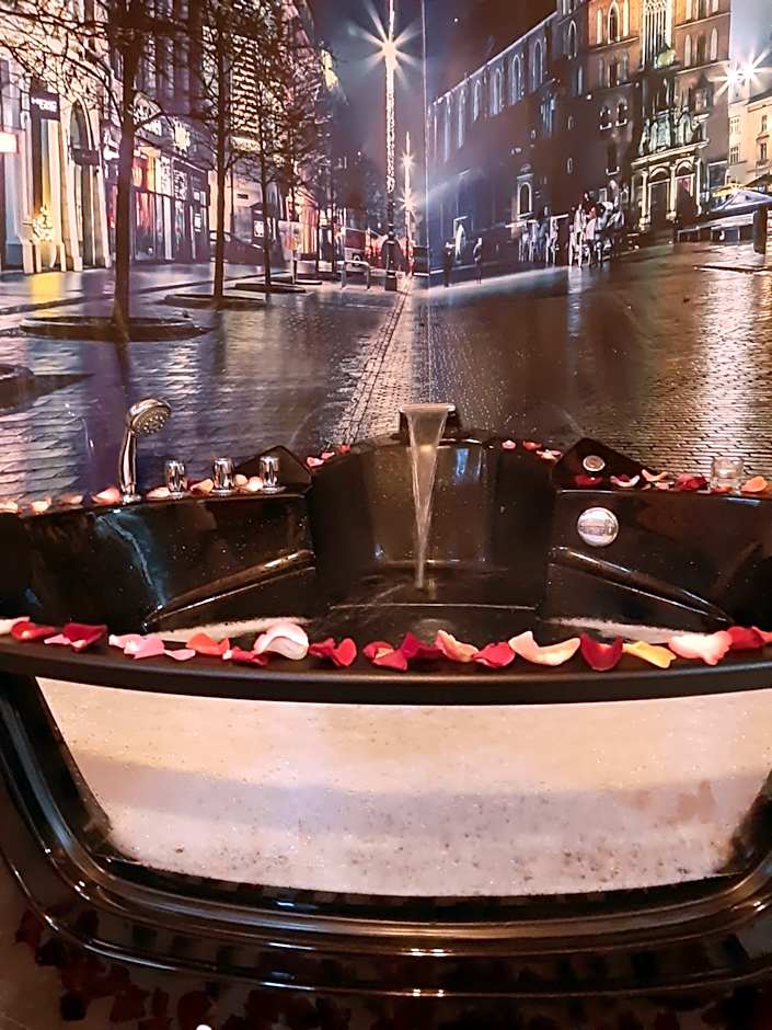 UNDERGROUND Jacuzzi Rooms