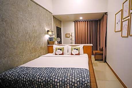 Deluxe Double Room with Balcony
