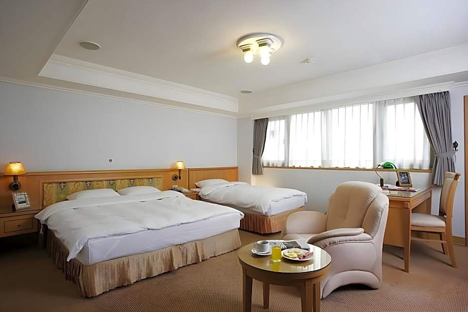 Kingdom Hotel