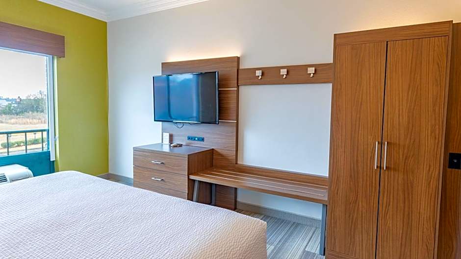 Holiday Inn Express & Suites Macon - I-475 by IHG