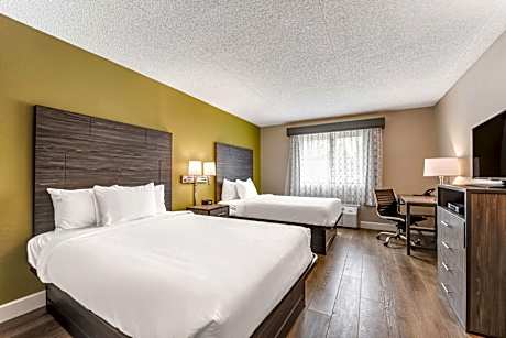 2 Double Beds Non-Smoking Pet Friendly Room Work Desk Microwave And Refrigerator Full Breakfast