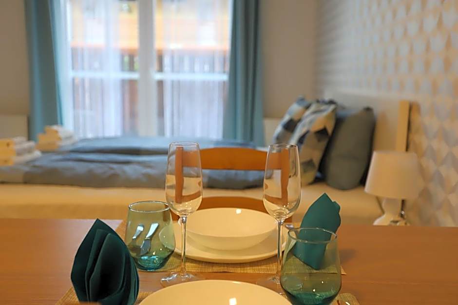 Airport Luxury Apartment with Balcony + Free parking