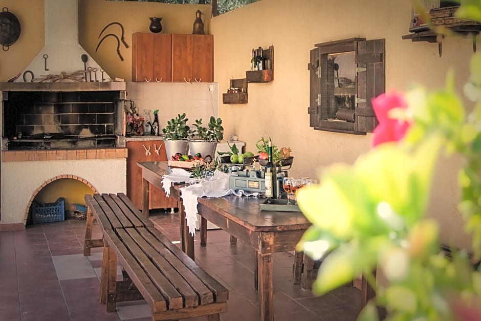 Remezzo Apartments & Studios