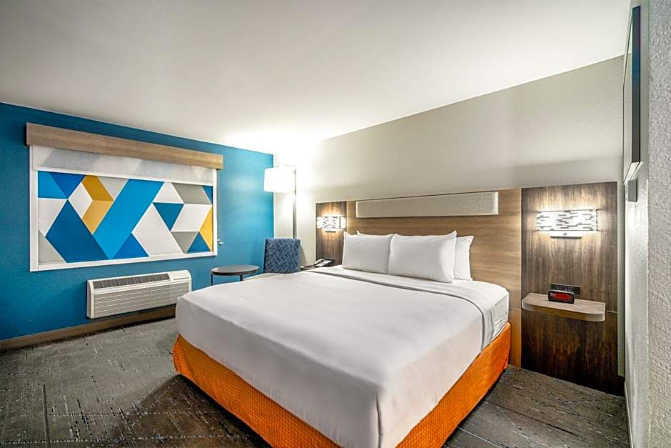 Photo 1 of 3 of 1 King Bed, Hearing/Mobility Accessible