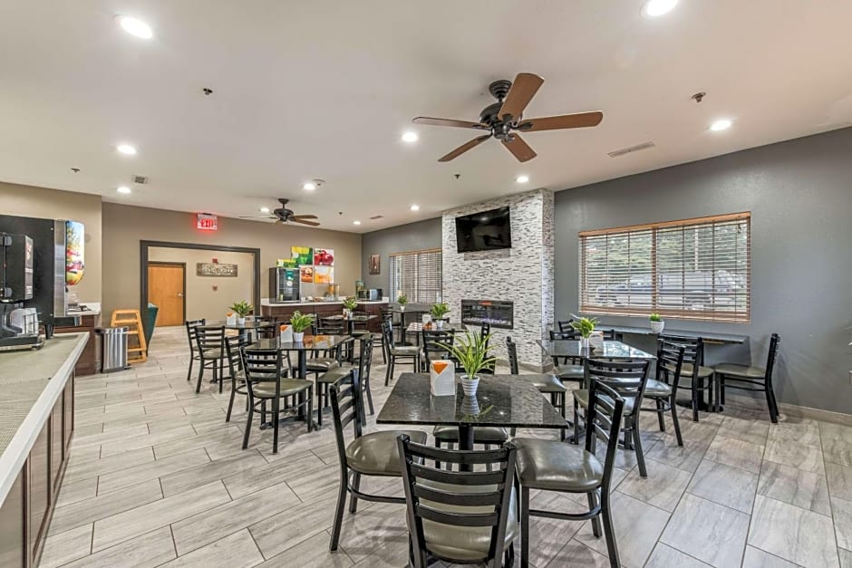 Quality Inn & Suites Hendersonville - Flat Rock