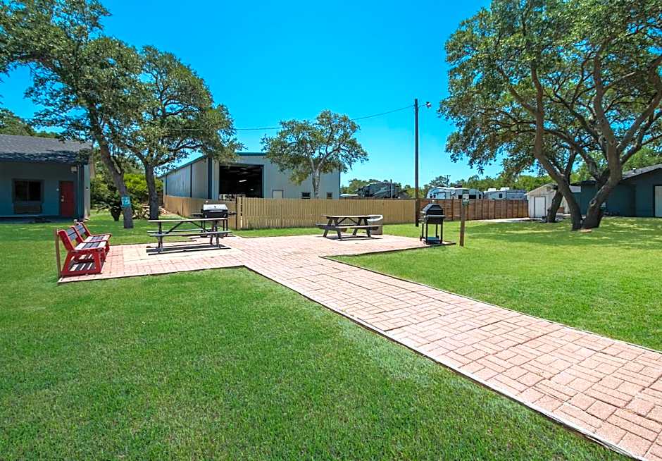 Econo Lodge Inn & Suites Fulton - Rockport