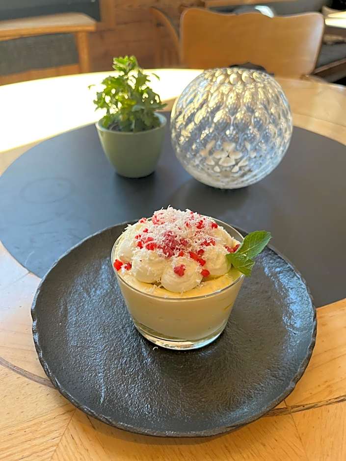 Berggasthaus Eggberge - Boutique Mountain Hotel - Access via Cablecar