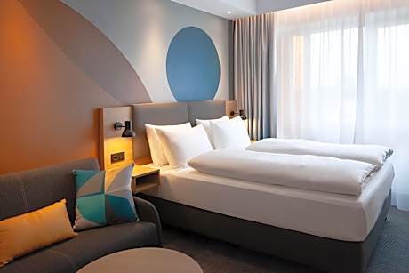 Standard Queen Room with Single Sofa Bed