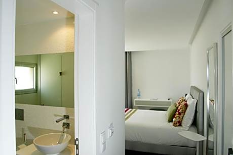 Double Room with Balcony and Sea View