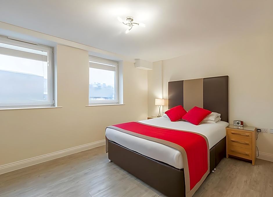 HOF - Central Point Apartments