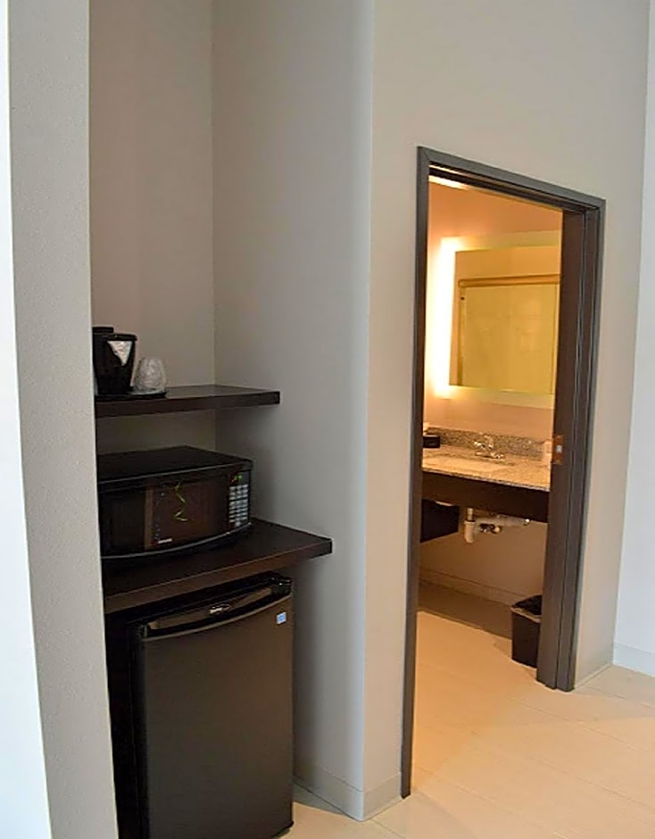 Holiday Inn Express & Suites Tulsa NE, Claremore, an IHG Hotel