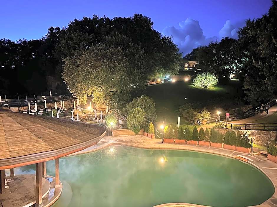 Residence with swimming-pool and thermal pools in Sorano