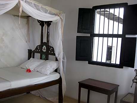 Single Room with Shared Bathroom