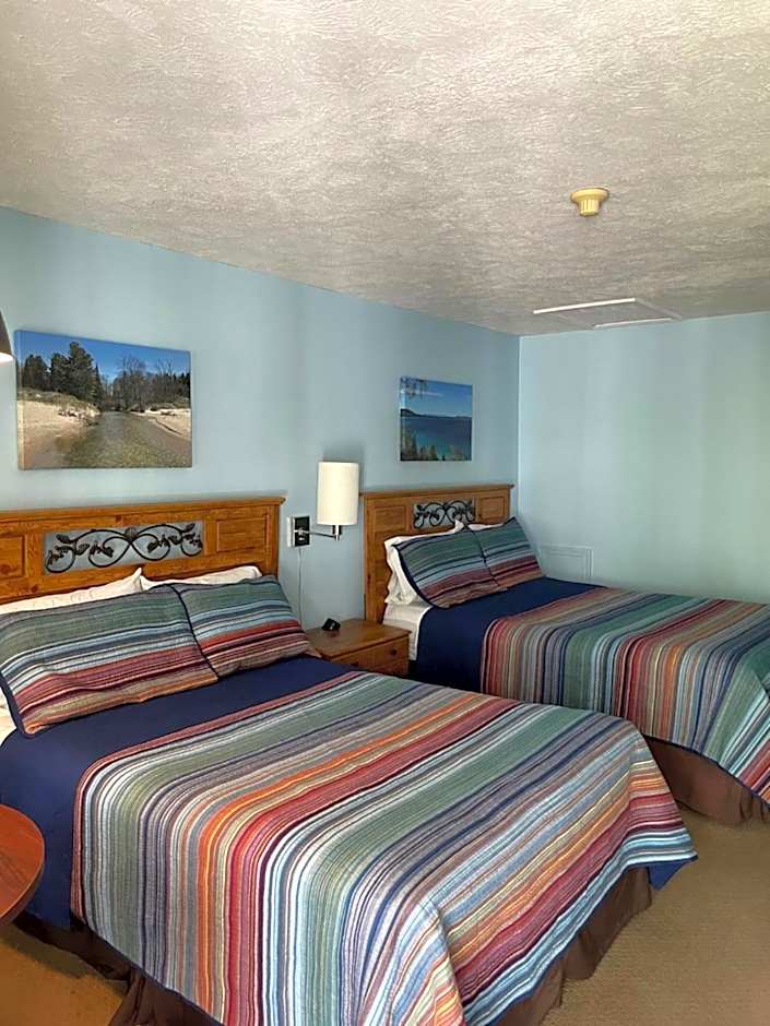M22 Inn Glen Arbor