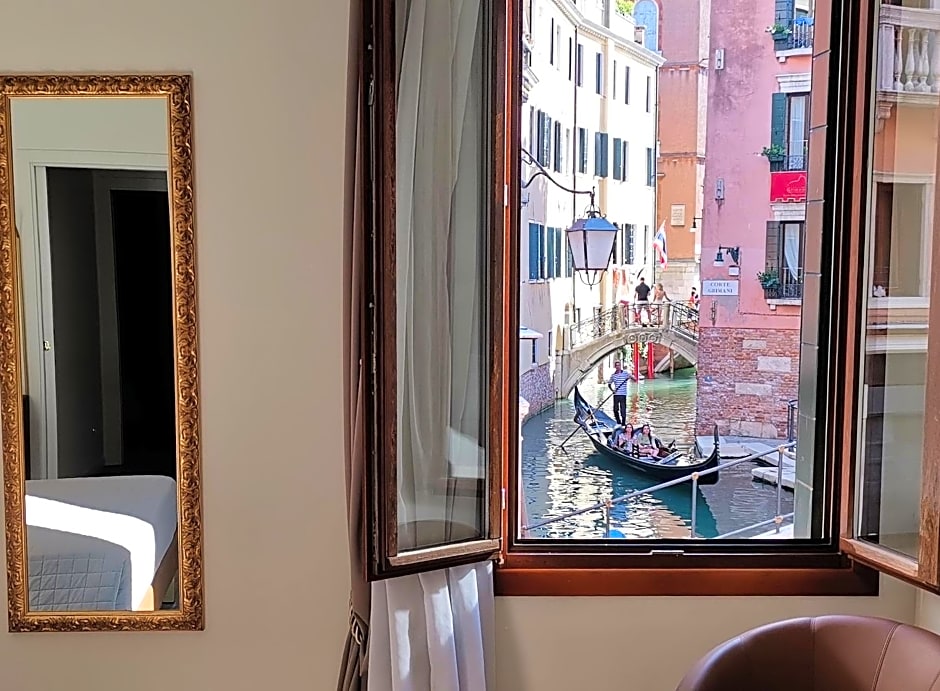 Palazzo Orseolo- Gondola View