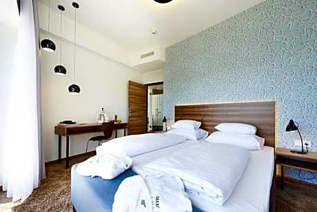 Suite with Balcony and Lake View