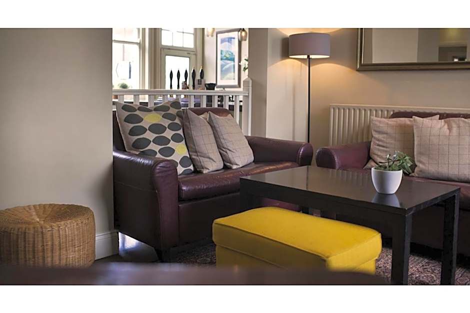 OYO White Horse Hotel