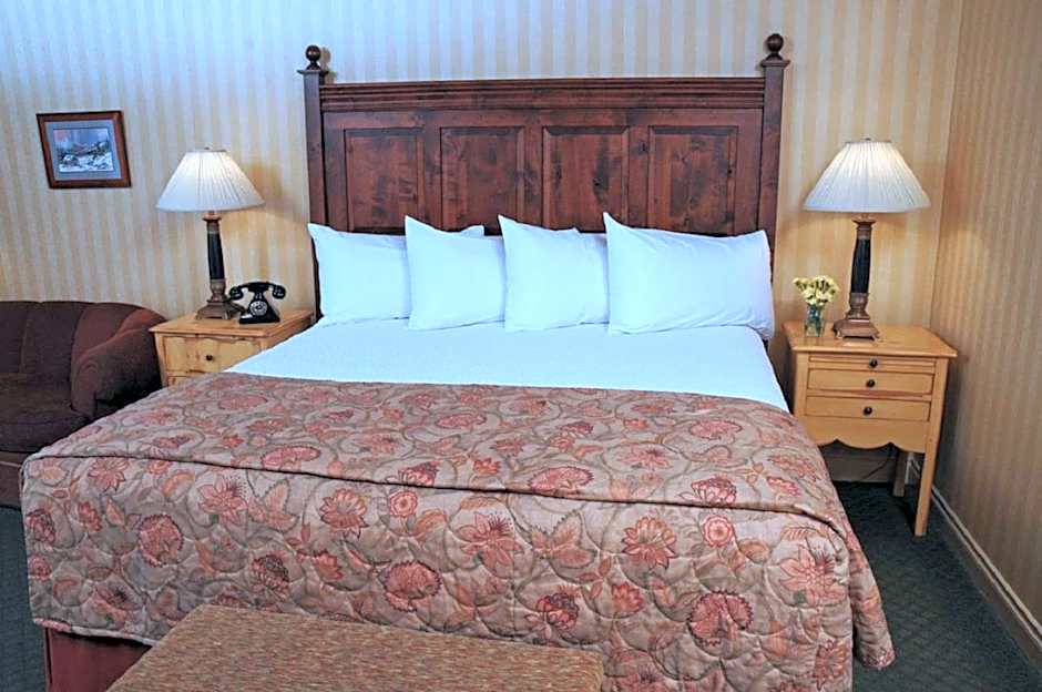 Pike's Waterfront Lodge