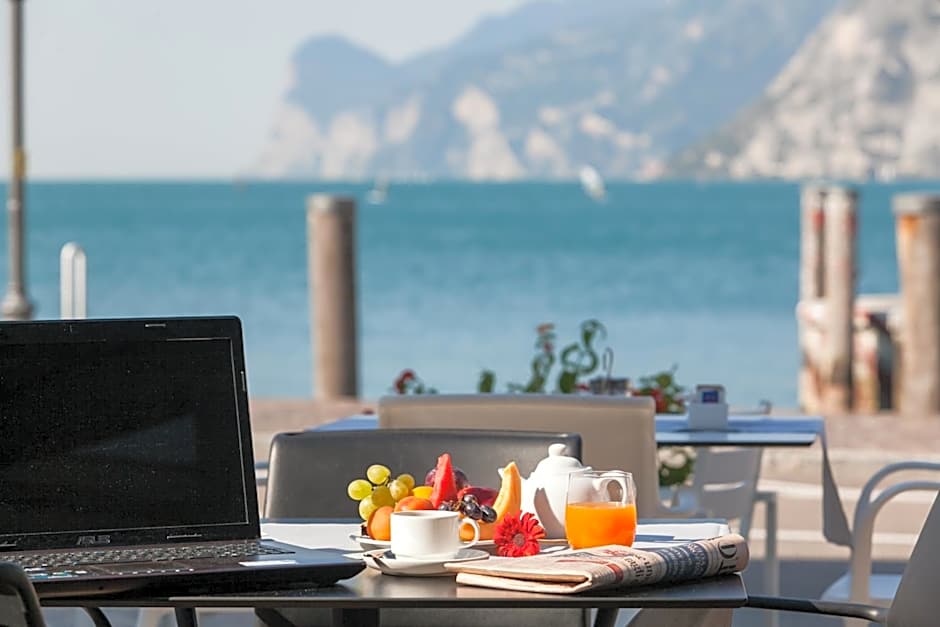 Hotel Lago Di Garda