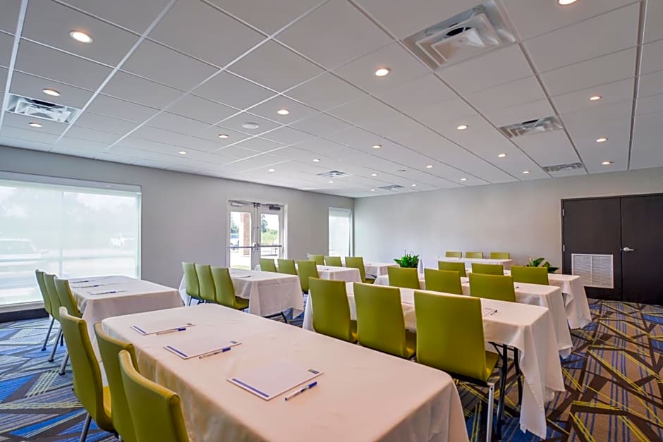 Holiday Inn Express Donaldsonville, an IHG Hotel