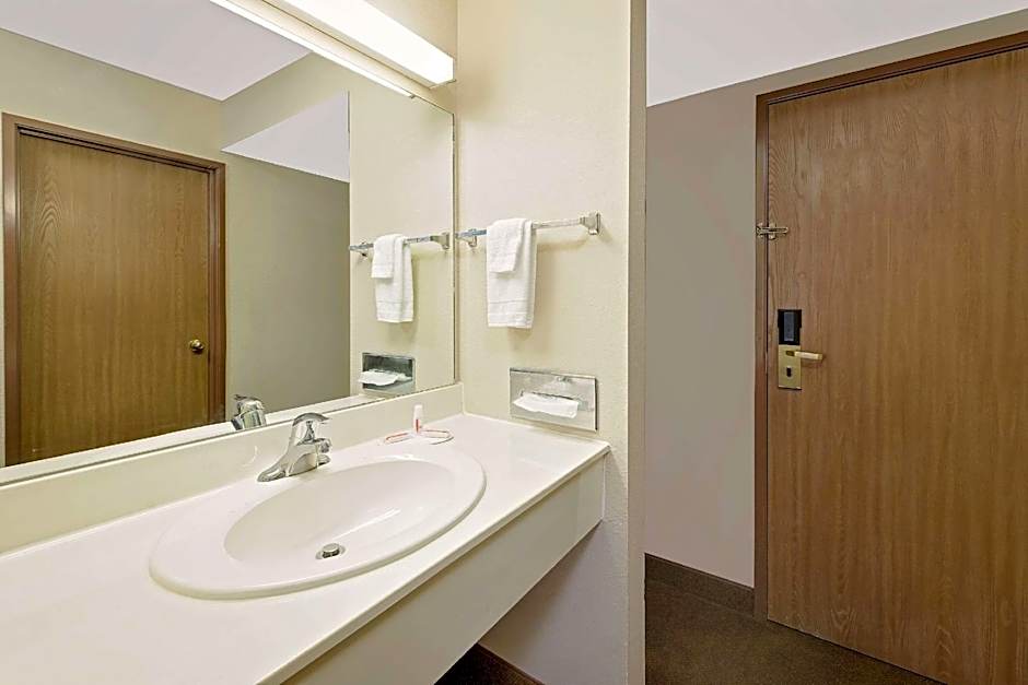 Days Inn by Wyndham Boonville
