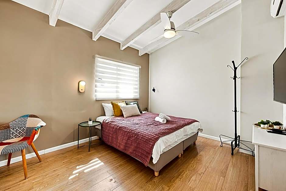 Tslil Suite