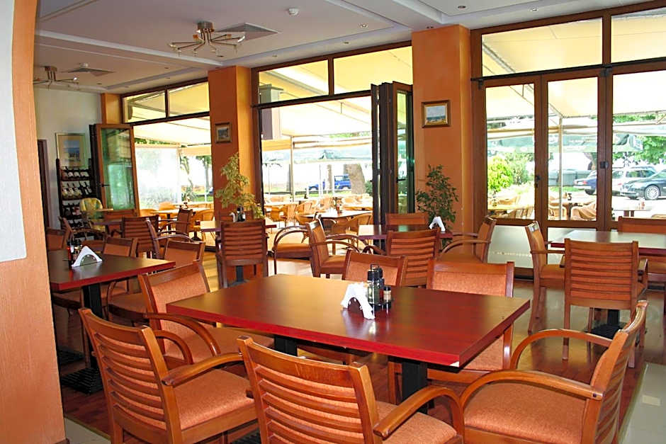 Paradise Hotel & Relax Center