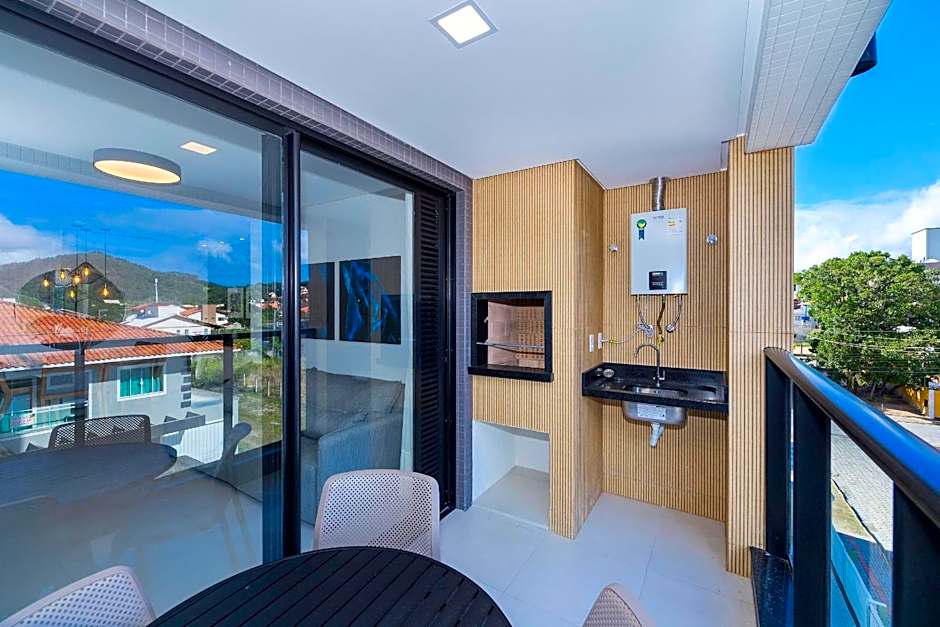 Adra 105 - Excelente apartamento no centro de Bombinhas - Rooftop com piscina e academia - À poucos metros da praia - (Consultar serviços de roupas de cama e banho)