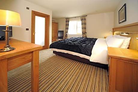 Double or Twin Room with Private Bathroom