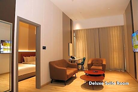 Deluxe Suite - Non-Smoking