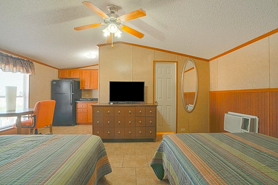 Grand Eagle Ford Lodge & RV Park