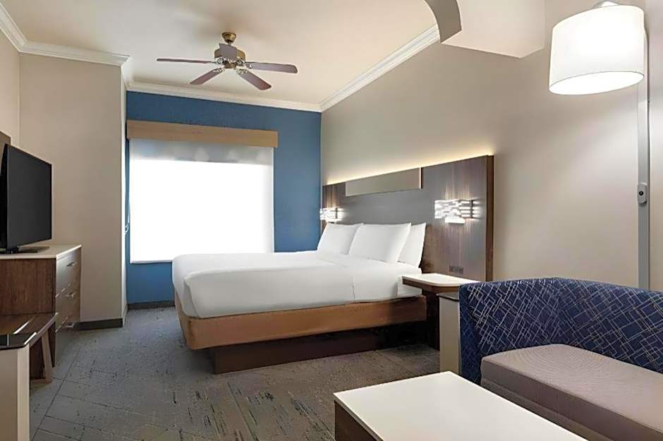 Holiday Inn Express Hotel & Suites Bakersfield Central By IHG