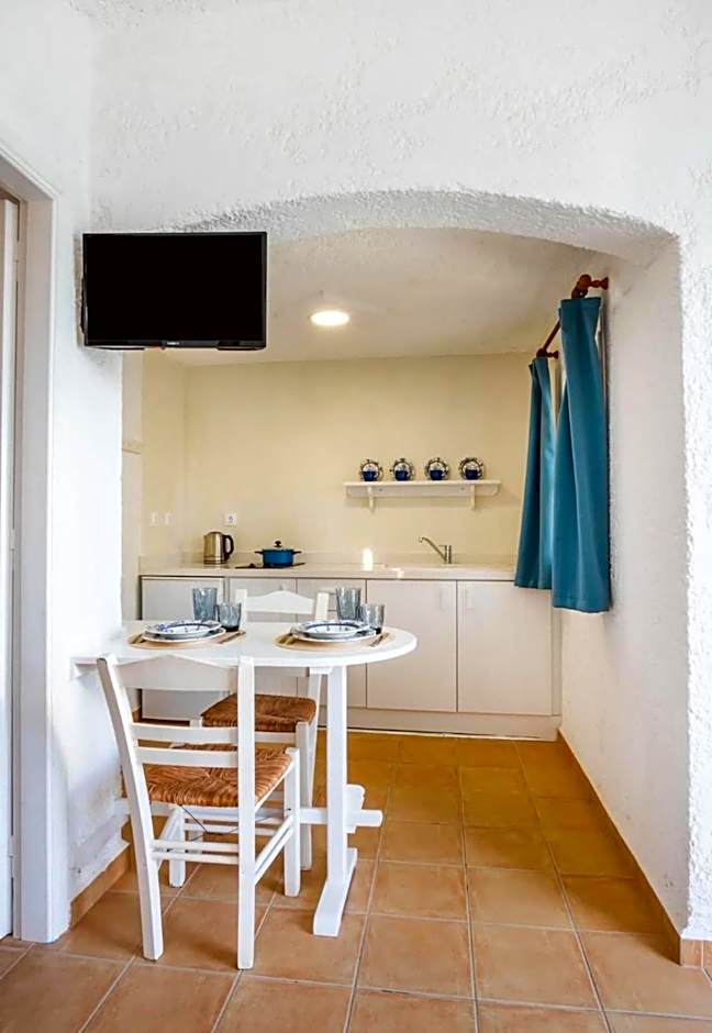 Eleni Sunset suites