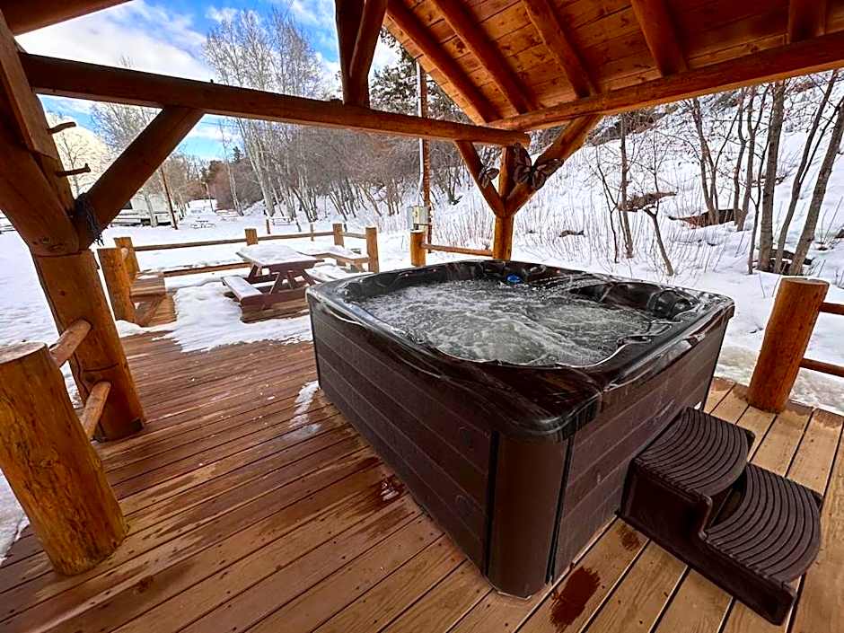 Ute Bluff Lodge, Cabins and RV park
