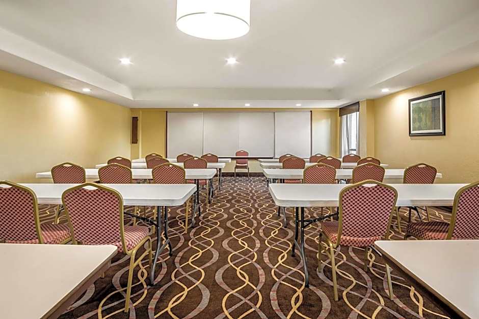 AmericInn by Wyndham Grand Rapids Airport North