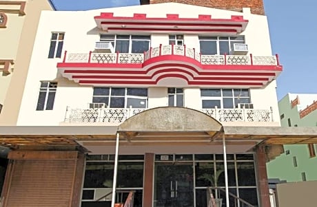 Hotel Apoorva DLX