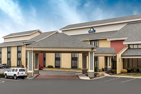 Days Inn by Wyndham Indianapolis Northeast