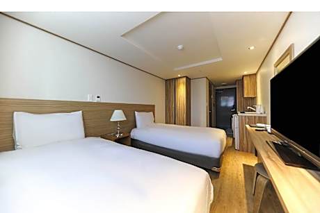 Standard Twin Room with Washing Machine