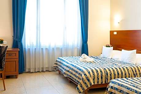 Studio with Spa Bath