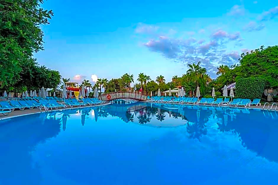 Palmeras Beach Hotel