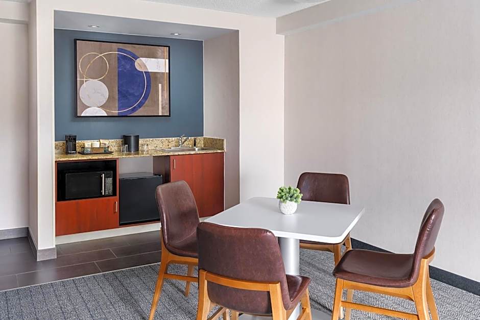 Courtyard by Marriott Manchester-Boston Regional Airport