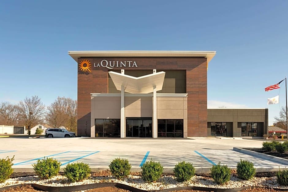La Quinta Inn & Suites by Wyndham St Louis Route 66