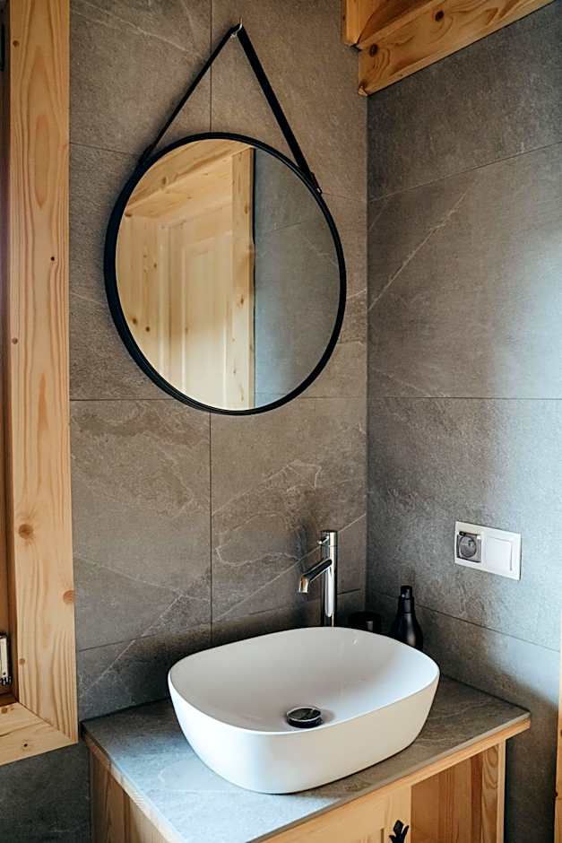 Osada Witów - dom „Dziewięćsił”