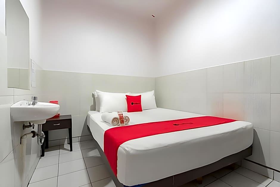 RedDoorz @ Komplek Pontianak Mall