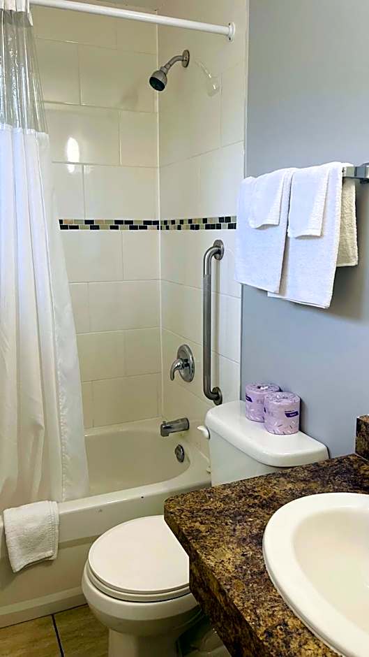 Knights Inn By The Falls