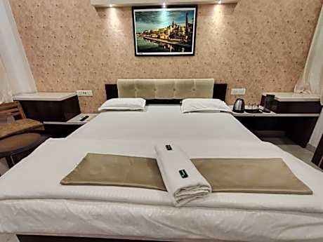 Deluxe - 1 King Bed
