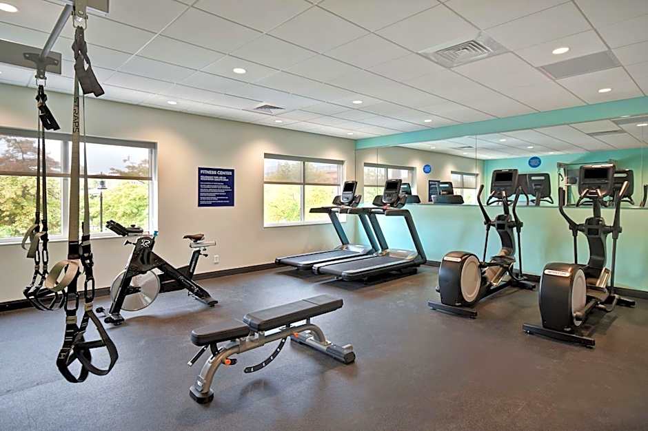 Tru by Hilton Manchester Downtown